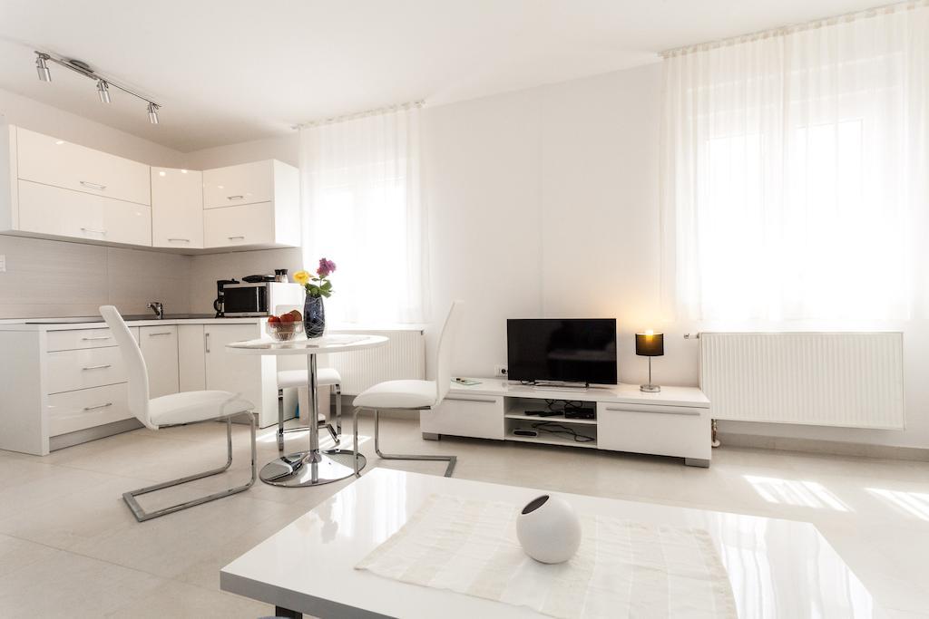 Beach Apartments Rafael ซาดาร์ ภายนอก รูปภาพ