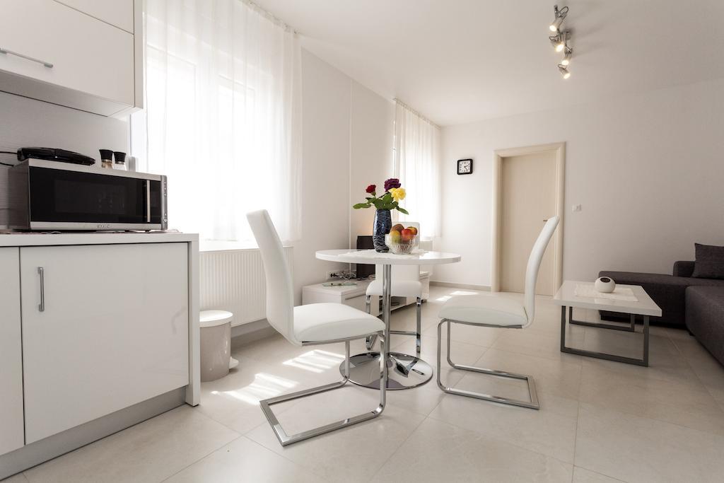 Beach Apartments Rafael ซาดาร์ ภายนอก รูปภาพ