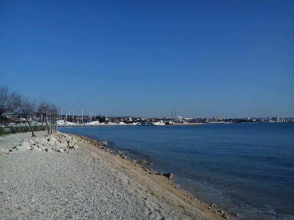 Beach Apartments Rafael ซาดาร์ ภายนอก รูปภาพ